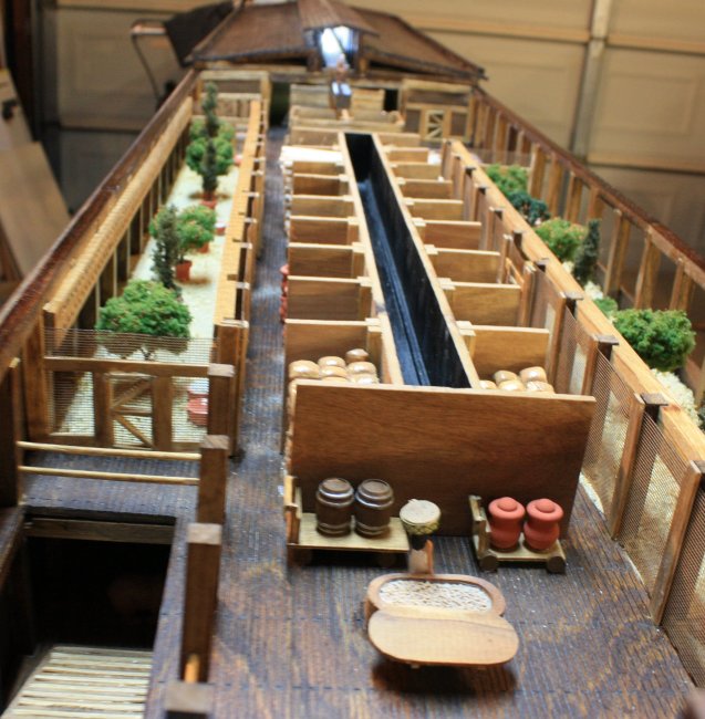 Aviaries, food stores and fill ports for the forward grain silo