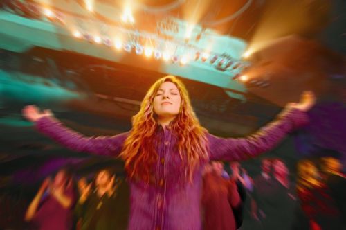 Woman in Worship 6214442_ml